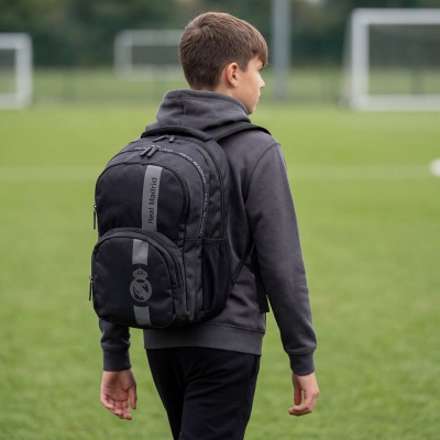 Studentský batoh FC Barcelona Black - sportovní design, praktické členění a komfort pro každý den! Ideální pro školu i volný