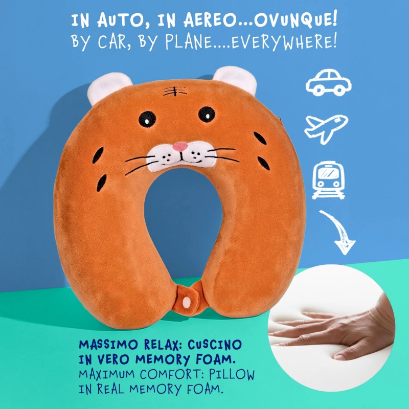 Dětský plyšový batoh TIGER s odnímatelným cestovním polštářkem zpříjemní každé cestování i výlet. Měkký materiál, pohodlné půl