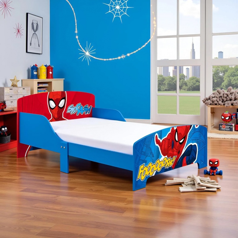 Dětská postel Spider-Man je ideální jako první velká postel pro děti od 3 let. Pevná dřevěná konstrukce s MDF panely, ochranný