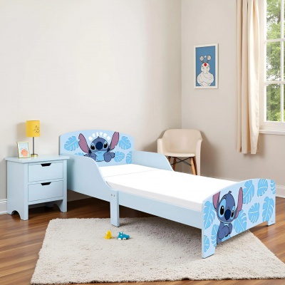 Dětská postel Lilo & Stitch je ideální první velkou postelí pro děti od 3 let. Pevná dřevěná konstrukce s MDF panely, ochr