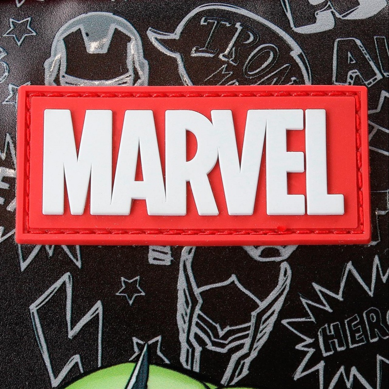 Školní batoh na kolečkách Team Avengers s motivem oblíbených hrdinů Marvel a odnímatelným vozíkem umožňuje použití jako batoh