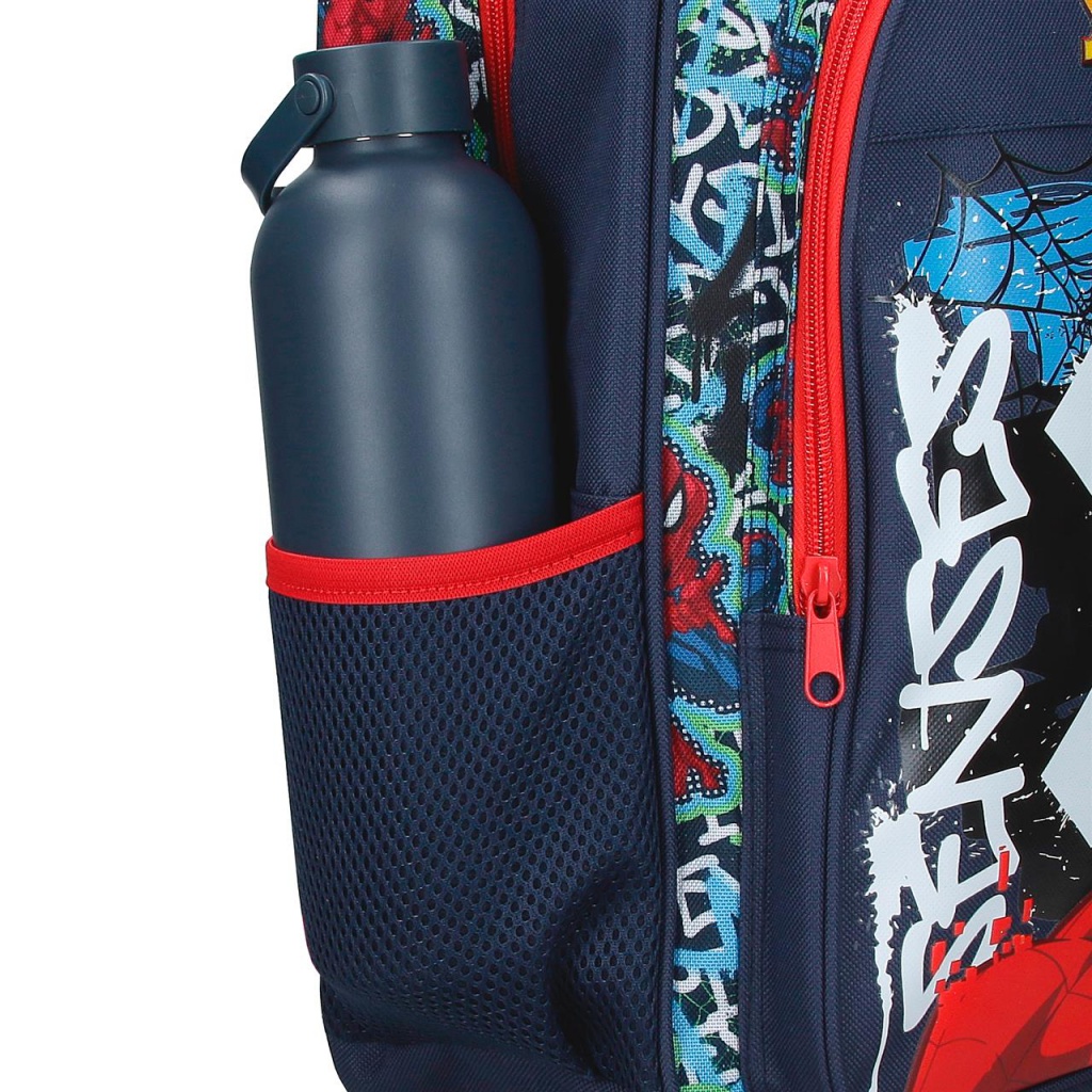 Školní batoh na kolečkách Spiderman Graffity s výrazným pouličním grafitovým motivem a oblíbenou postavičkou Spidermana umožní