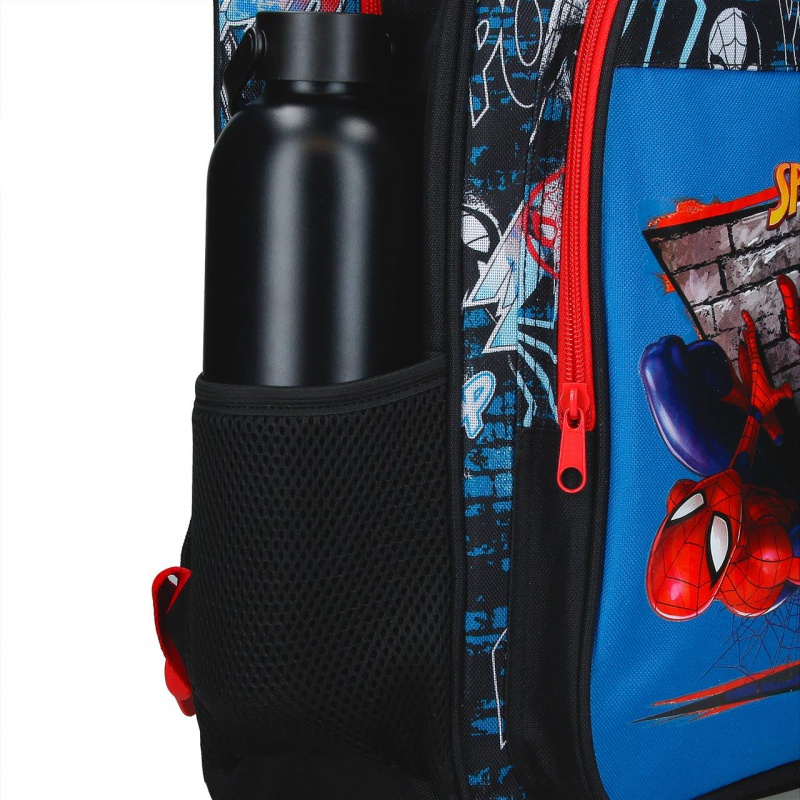 Školní batoh na kolečkách Spiderman Wall Crawler s výrazným komiksovým motivem a oblíbenou postavičkou Spidermana umožňuje pou