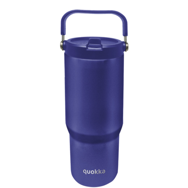 Nerezový termopohár Quokka Core Dusk Blue o objemu 860 ml je praktickým společníkem na každodenní cesty, do práce i na výlety.