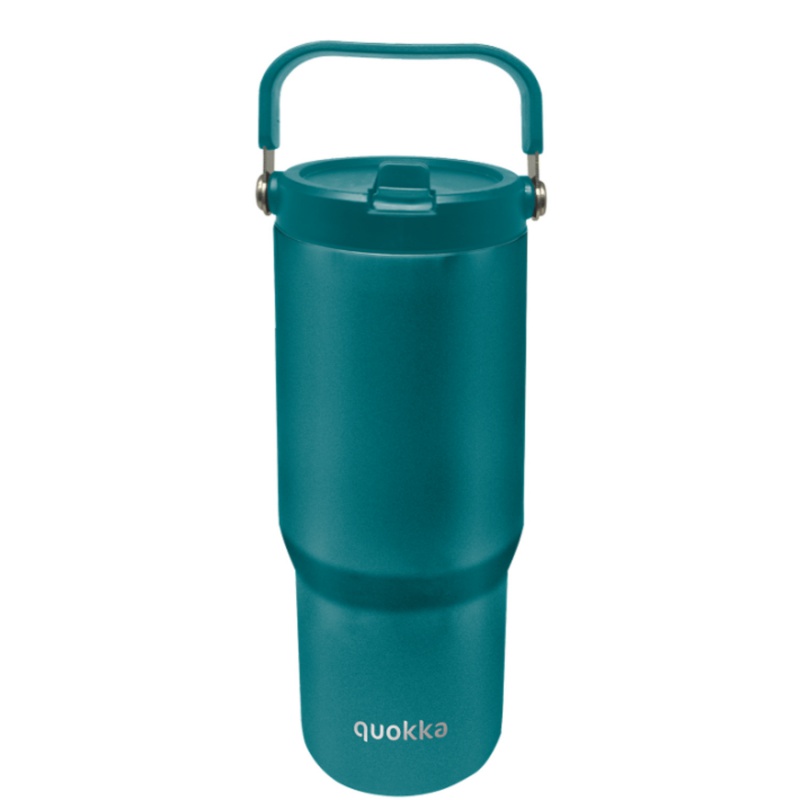Nerezový termopohár Quokka Core Midnight Green o objemu 860 ml je praktickým společníkem na každodenní cesty, do práce i na