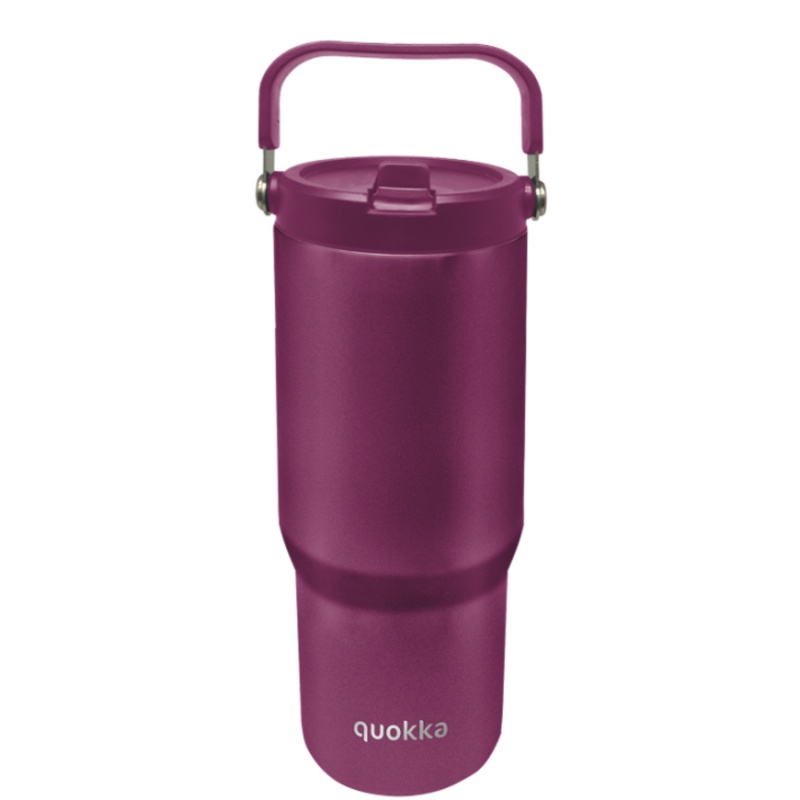 Nerezový termopohár Quokka Core Burgundy o objemu 860 ml je praktickým společníkem pro každodenní cesty, do práce i na výlety.