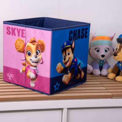 Skladací úložný box babybest s motívom stavby prináša praktické riešenie na upratovanie hračiek, kníh či oblečenia v detskej izb